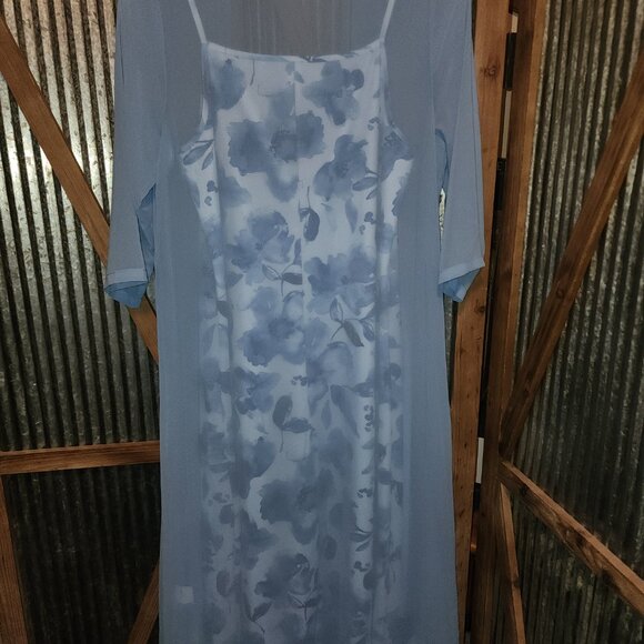 NWT~LADIES Blue & White Floral Print Long  Dress w/Long Sheer Cover Up~Medium - Picture 3 of 4